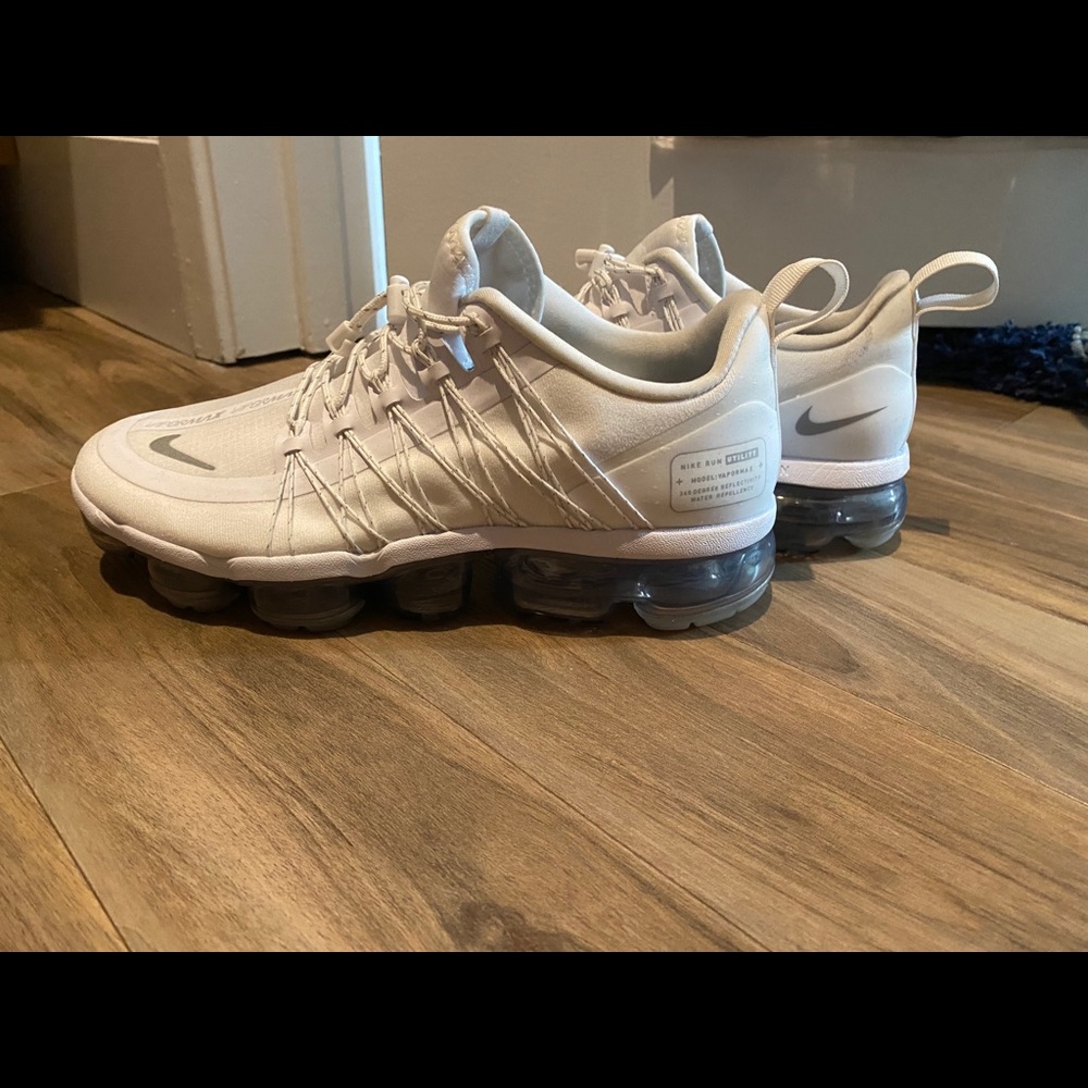 ✨ White Nike Vapor Max SIZE 8 ✨